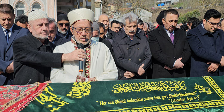 Danıştay Başkanı Zeki Yiğit, ablasını toprağa verdi