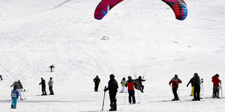 Davraz Kış Sporları Merkezi'nde hafta sonu yoğunluğu