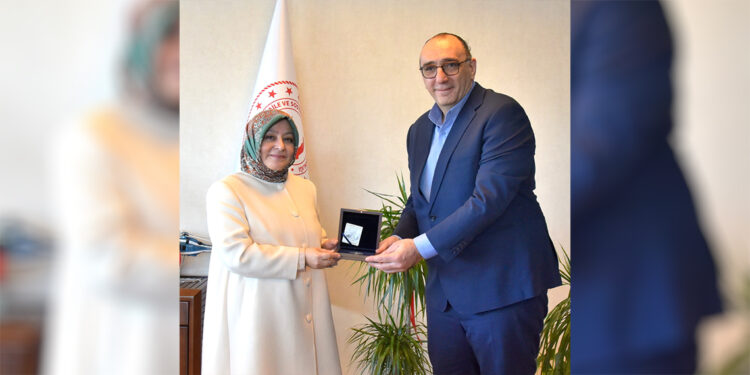 DeFacto'nun deprem bölgesine yardımları sürüyor