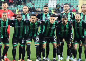 Denizlispor'da futbolcular da kazan kaldırdı