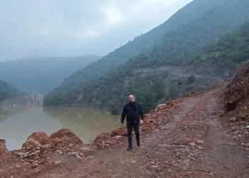 Deprem sonrası oluşan doğal gölde inceleme
