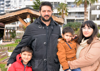 Depremde yaşam üçgeni kurup yara almadan kurtuldu