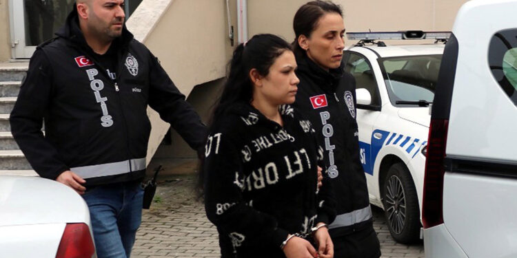 Dini nikahla birlikte yaşadığı erkeği öldürdü