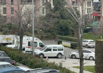 Dini nikahlı eşi kadın ve 2 kızını öldürdü