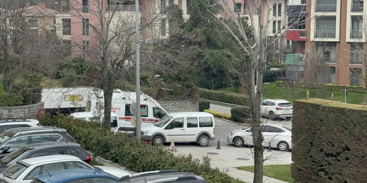 Dini nikahlı eşi kadın ve 2 kızını öldürdü