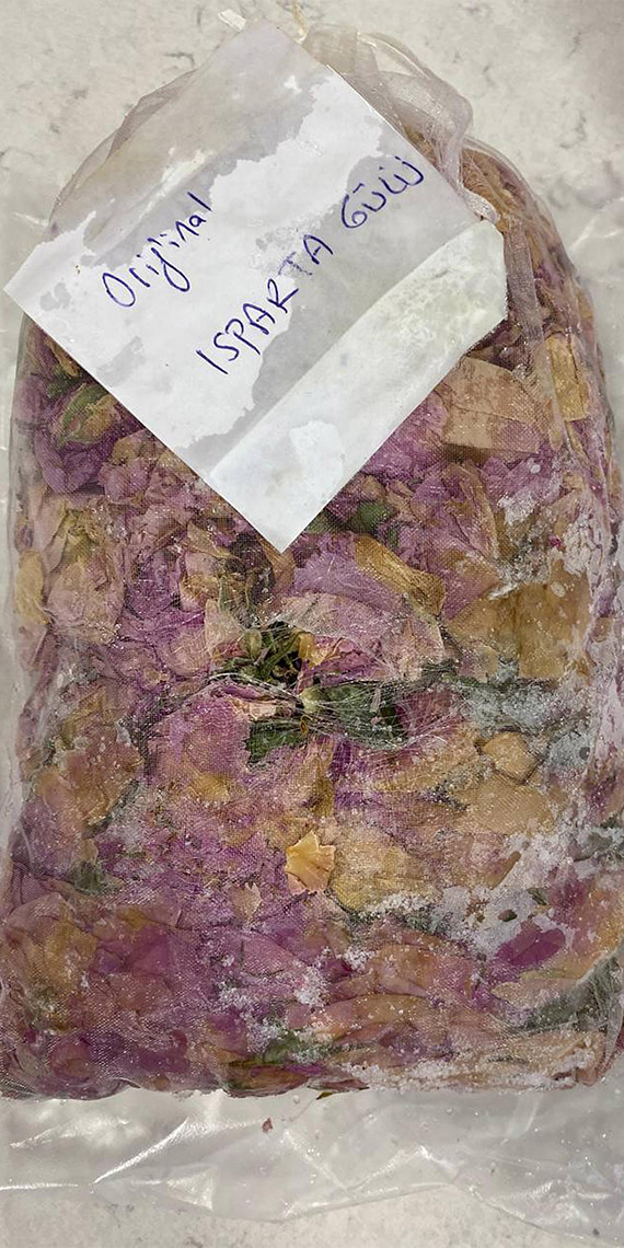 Edirne'de Trakya Üniversitesi'nden Doç. Dr. Gülşah Gedik, güllerden yutulabilir parfüm ürettiklerini belirtti.