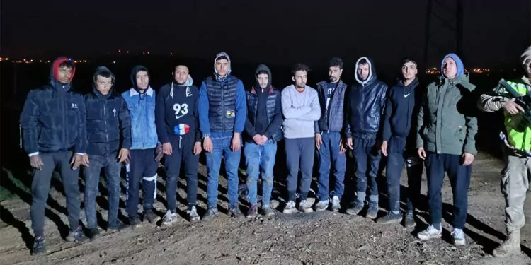 Edirne'de 228 kaçak göçmen ile 4 organizatör şüphelisi yakalandı