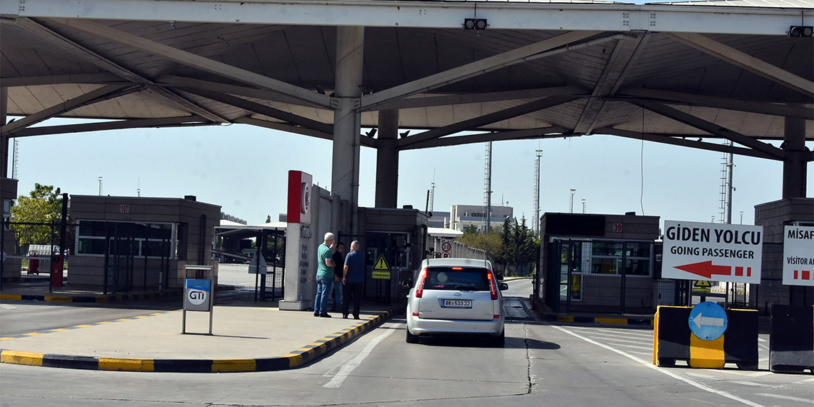 Edirne'de, Bulgaristan ve Yunanistan'dan gelen turistlerin, yabancı ülke araçları tamiri için verilen 'akreditasyon belgesi' uygulaması güncellendi.