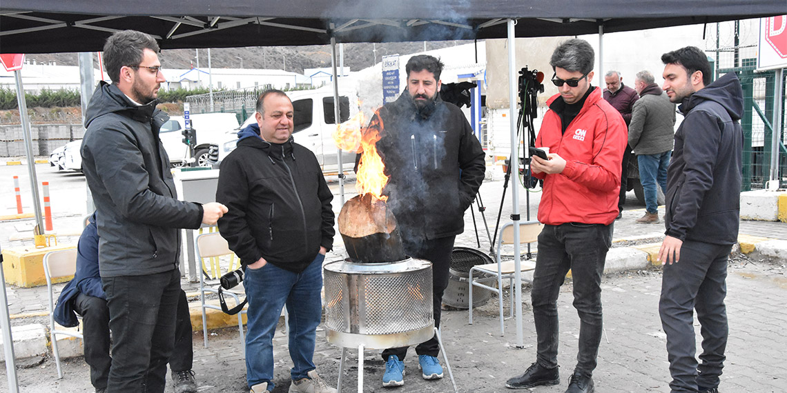 Maden ocağındaki işçileri kurtarma çalışmaları 6'ncı günde de devam ederken maden sahasında yeni kaymalar yaşanıyor.