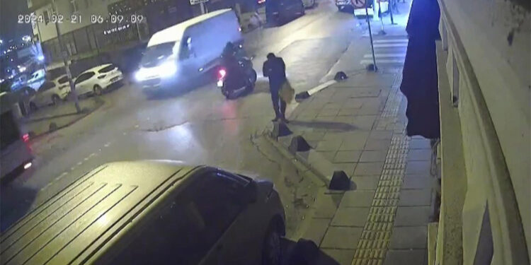 Esenler'de restorana kurşun yağdırdı