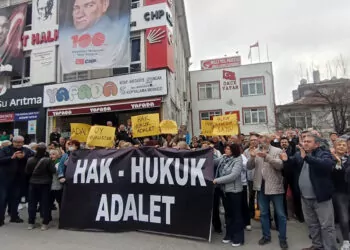 Edirne'de chp i̇l başkanlığı önünde 'şükrü ciravoğlu' eylemi
