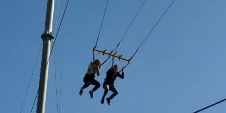 Eğlence merkezinde salıncak kazası: 2 yaralı