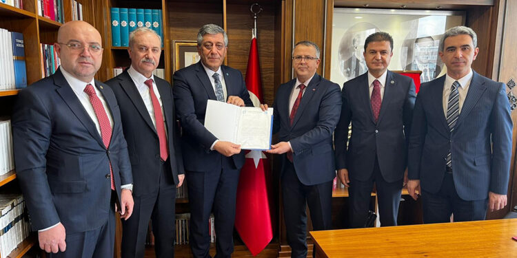 Ek ders ücretlerinin yüzde 100 artırılması için imza toplandı