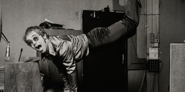 Elton John'un eşyaları açık artırmada satışa çıkıyor