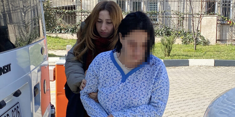 Erkek arkadaşını kalbinden bıçakladı