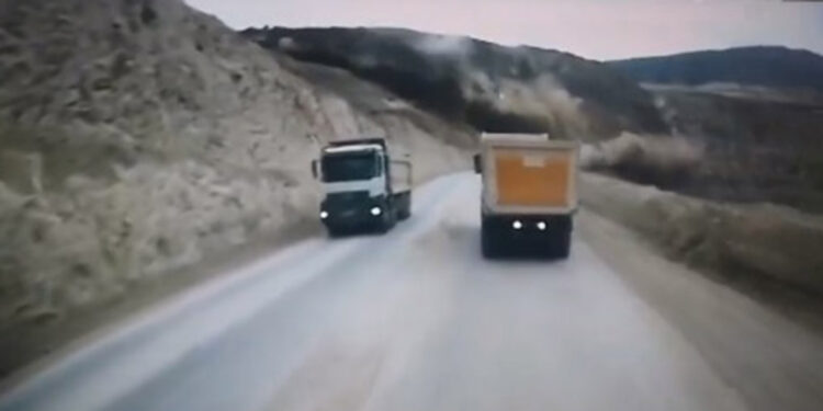 Erzincan'daki toprak kaymasında yeni görüntüler