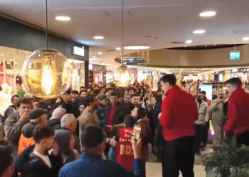 Esenyurt'ta AVM'deki eylemde 4 kişi gözaltına alındı