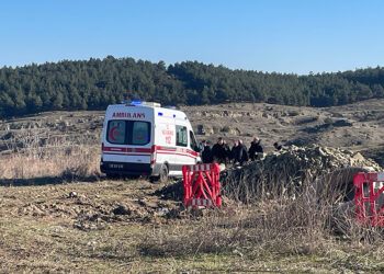 Eşi ve kayınpederini silahla yaralayıp intihara kalkıştı