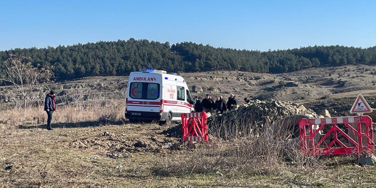 Eşi ve kayınpederini silahla yaralayıp intihara kalkıştı