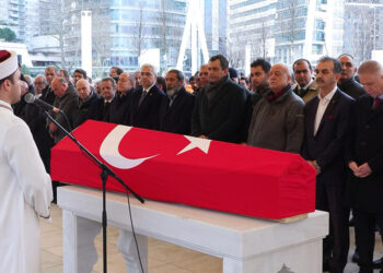 Eski bakan Yılmaz Karakoyunlu, toprağa verildi