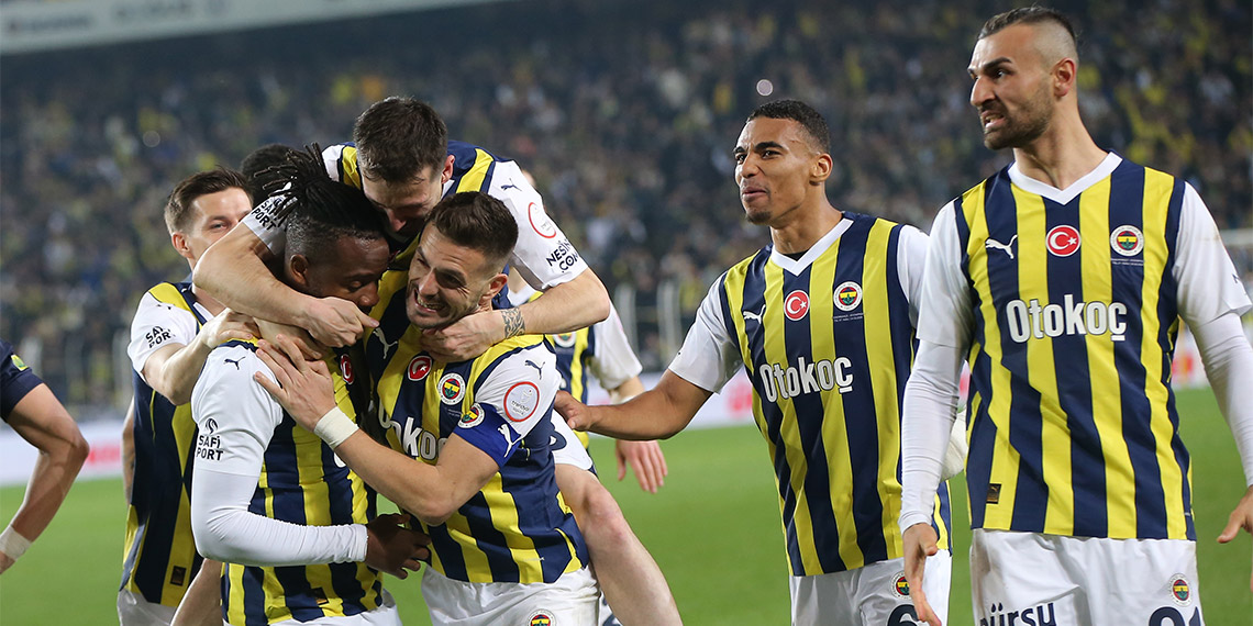 Fenerbahçe Kulübü Yönetim Kurulu Üyesi Selahattin Baki, “Bir operasyonun, facianın eşiğinden dönüldü. Federasyonun aklını başına devşirmesini bekliyoruz. Ligin kalan kısmında çok az maç kaldı. Fenerbahçe camiasının sinir uçlarıyla oynamaktan vazgeçmelerini söylüyoruz. Rica etmiyoruz, söylüyoruz” dedi.