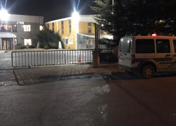 Fabrikada kafası yük asansörüne sıkışan işçi öldü