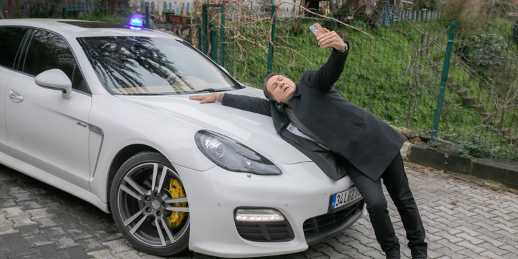 Fenomenlerin el konulan lüks araçları Arka Sokaklar’da