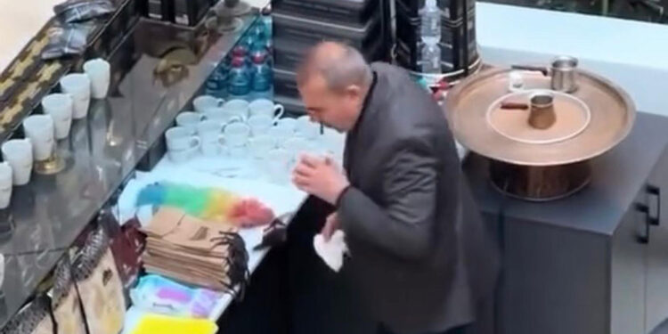 Fincanları tükürerek temizleyen işletmecinin iş yeri kapatıldı
