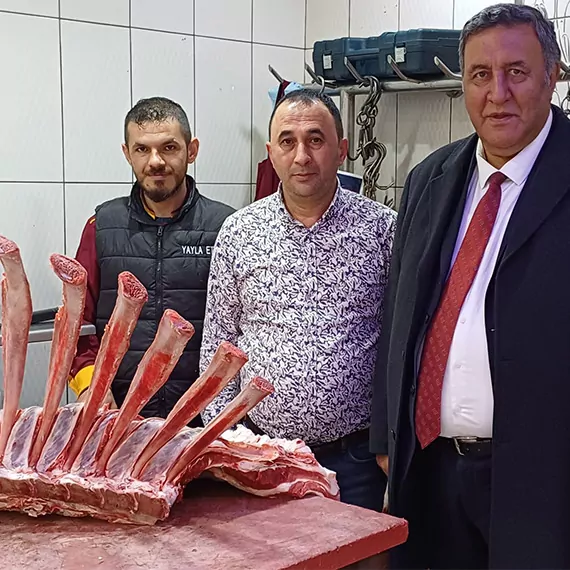 Chp niğde milletvekili ömer fethi gürer, kırsalda ahırların boşalmaya devam ettiğini belirterek, "üreticiye gerçek anlamda destek sağlanmaması halinde, et fiyatları altınla yarışacak duruma gelebilir" dedi.  