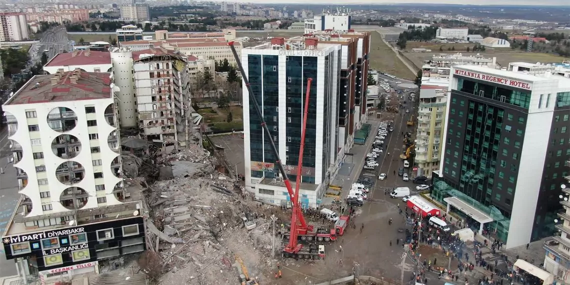 İnşaat mühendisi mehmet fuat ezber, "galeria sitesi'nin risk raporu kaybolmuş, malzemeler önemli ama en önemli aktör kolon kesilmesi” dedi.