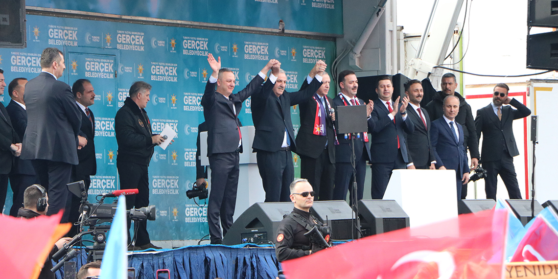 Cumhurbaşkanı ve AK Parti Genel Başkanı Recep Tayyip Erdoğan "Muhalefetin burun kıvırdığı Gabar'daki petrol kuyumuzun günlük üretimi bugün itibarıyla müjdeye dikkat, 35 bin varili geçti. 2024 yılı sonunda Gabar'daki günlük petrol üretiminin 100 bin varile çıkmasını hedefliyoruz" dedi.