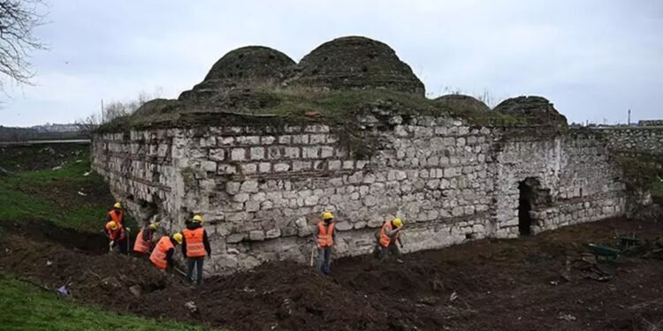 Gazi Mihal Bey Hamamı'nda restorasyona başlandı