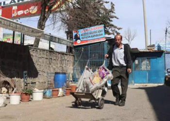 Gaziantep'te atık kağıt toplayıcısı, belediye başkan adayı oldu
