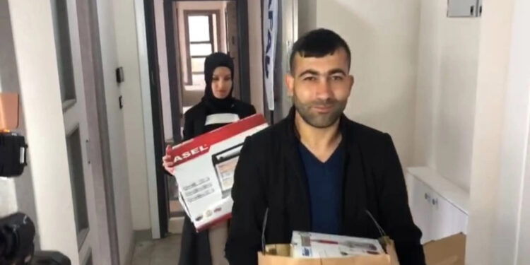 Gaziantep'te deprem konutlarına ilk aile taşındı