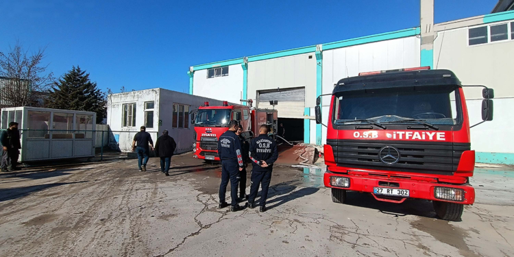 Gaziantep'te kumaş fabrikasında çıkan yangın söndürüldü