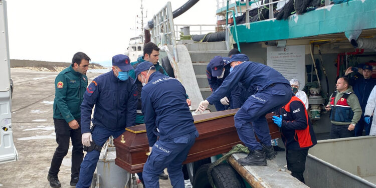 Gemi ambarında zehirlenen 3 balıkçının ölümüne 2 gözaltı