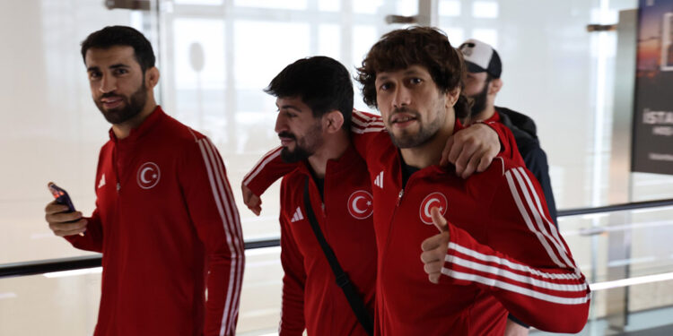 Grekoromen Güreş Milli Takımı, yurda döndü