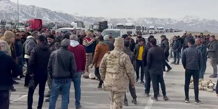 Gürbulak Sınır Kapısı'nda 30 kilometrelik TIR kuyruğu