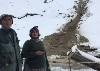 Hakkari Yüksekova'da köy yolunda heyelan
