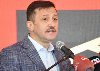 Hamza Dağ'dan İzmir'e suda yüzde 50 indirim sözü