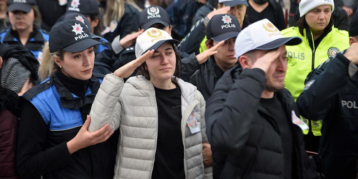 Hayatını kaybeden emniyet müdürü, gözyaşlarıyla uğurlandı