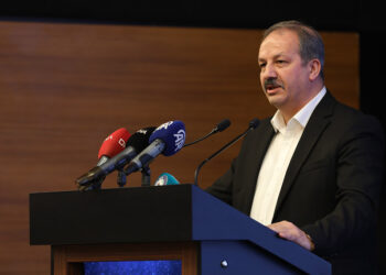 Hemşirelerin bir an önce atanmasını bekliyoruz