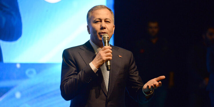 Her ay 15-20 bin konutu hak sahipleri ile buluşturacağız