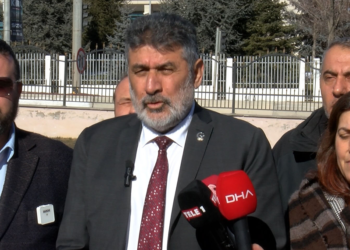 Herkesin anayasanın hükümlerine riayet etmesini bekliyorum
