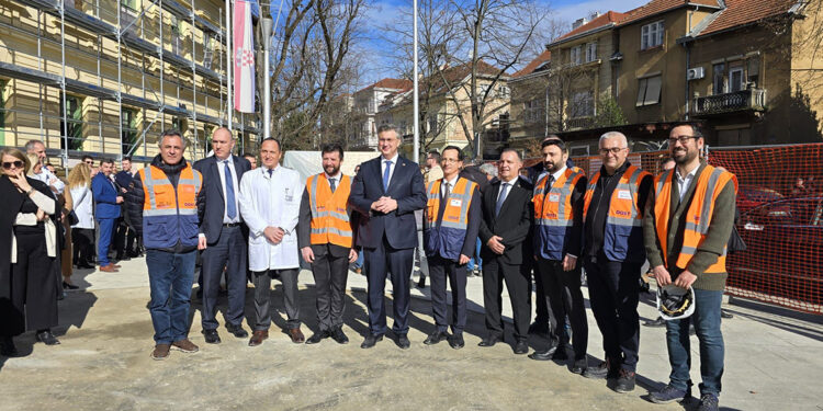 Hırvatistan Başbakanı,tarihi Sister Of Mercy Hastanesi'ni inceledi