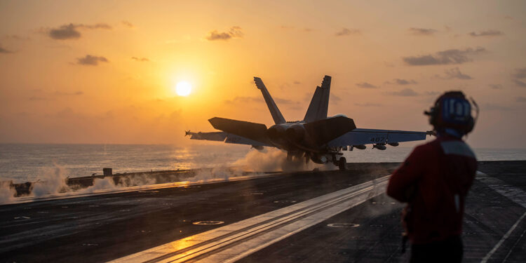 Husilere ait iki insansız deniz aracı imha edildi