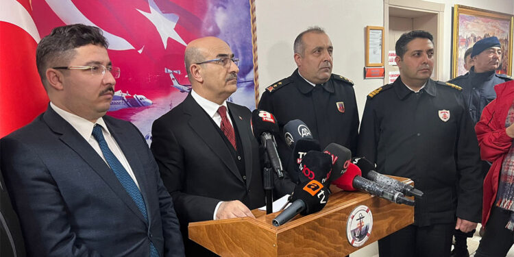 Deniz Kuvvetleri'nin gemisi batan geminin yerini tespit edecek