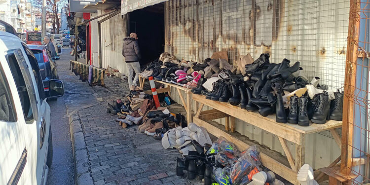 Ayakkabı dükkanında 2 ayda ikinci kez yangın çıktı