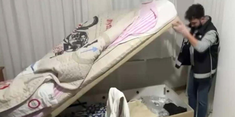 İstanbul'da FETÖ/PDY silahlı terör örgütüne operasyon; 7 gözaltı