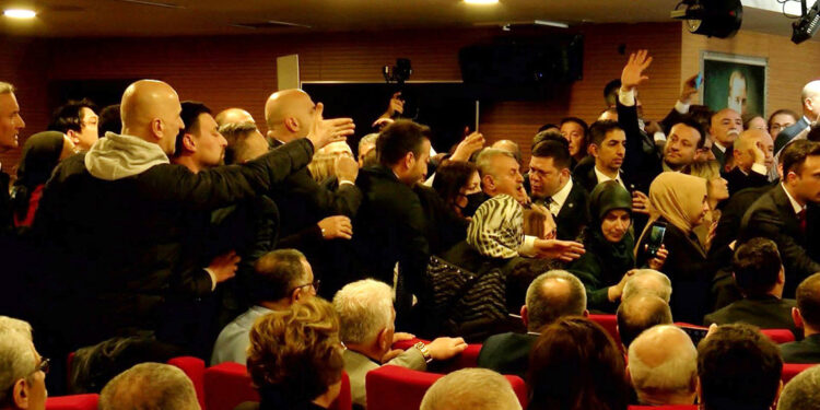 İYİ Parti'nin aday tanıtım toplantısında gerginlik